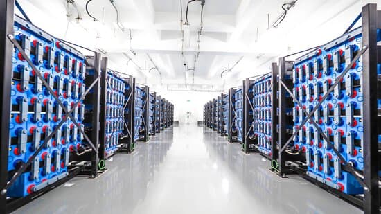 Batteriespeicher in Unternehmen: Vorteile für den gewerblichen Einsatz
