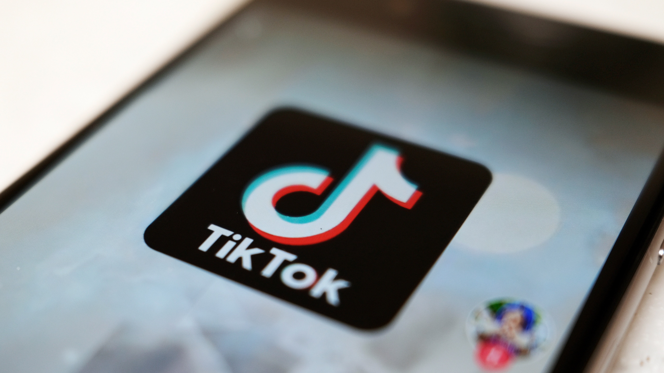 Ist es sicher, TikTok Aufrufe zu kaufen? AboLöwe zeigt dir, wie